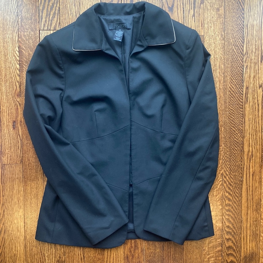 Limited fitted suit jacket